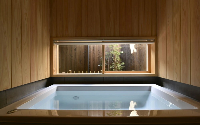 Rinn Premium Koki East