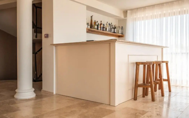 The Local House Ayasaranda