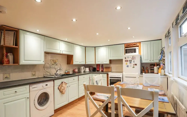 3 Dunrobin Street