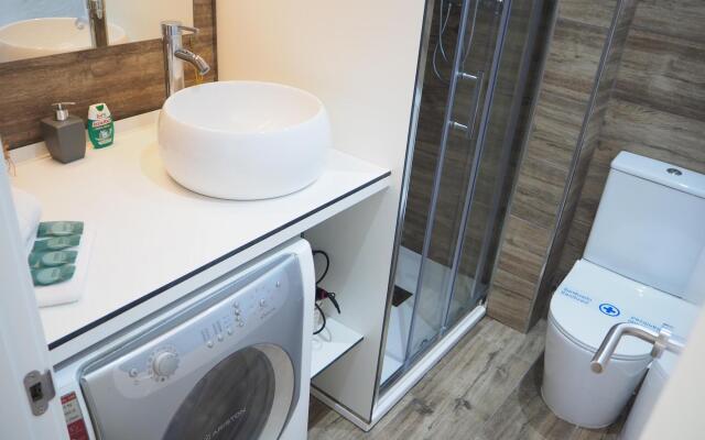 Apartament amb piscina i parquing.Baixos amb jardí