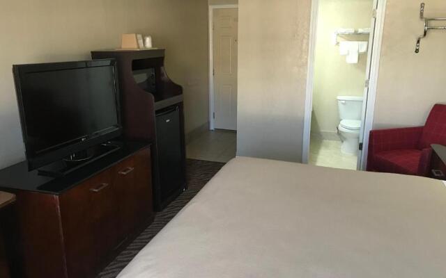 Hometown Inn & Suites