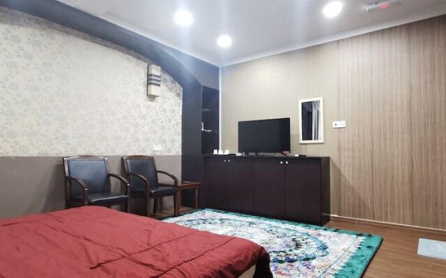 90372 Greybirds Hostel