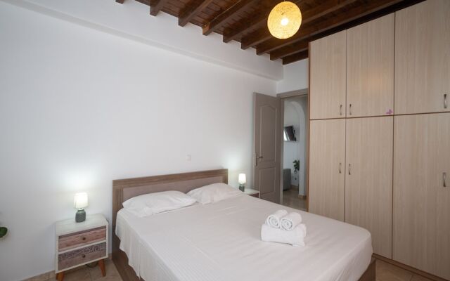 Mykonos Stylish Ivory Apt w Shared Pool