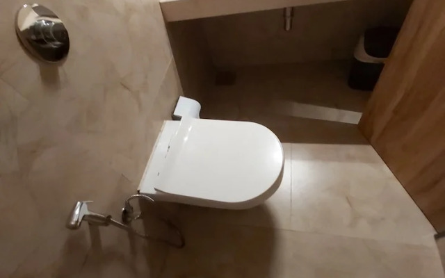 Fluorescent by Bizzgrow Hotels International Airport