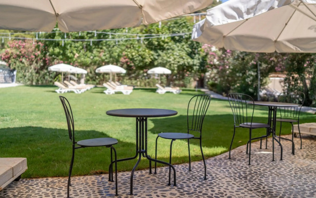 Alesta Yacht Hotel