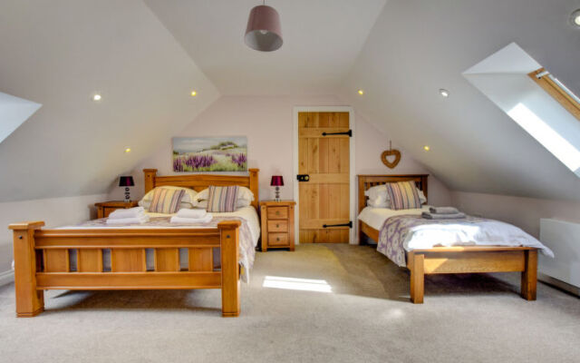 Holiday Home Sgubor yr Onwydden