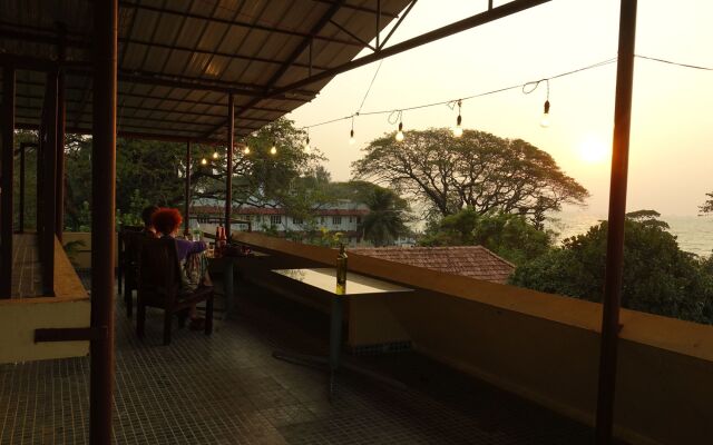 Fortkochi Beach Inn