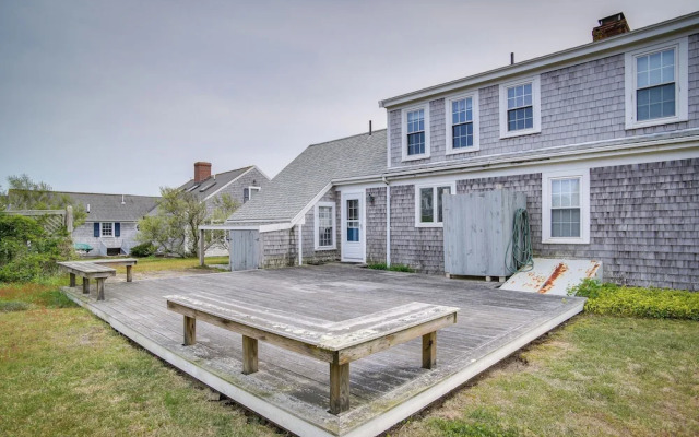 Walk to Beach: Chatham Getaway w/ Sunroom!