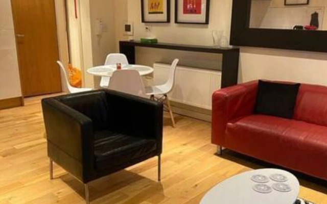 Apartment - Sleeps 4 - Balcony - Parking - Pets Ok