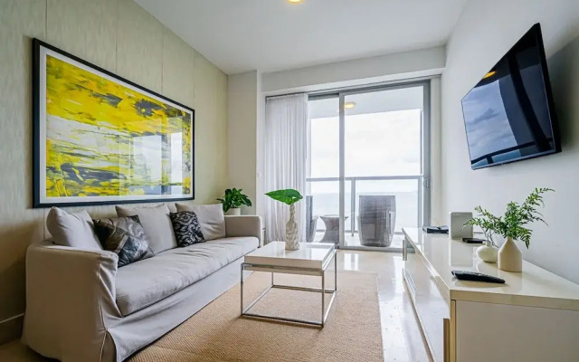 w Prestigious 1BR w Fantastic Balcony in YOO