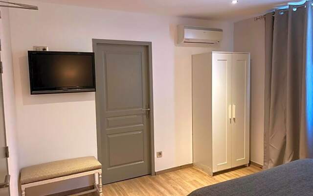 Logis Du Champ De Mars