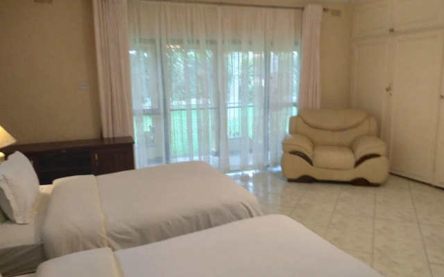 Charming 6-bed House With Swimming Pool in Harare