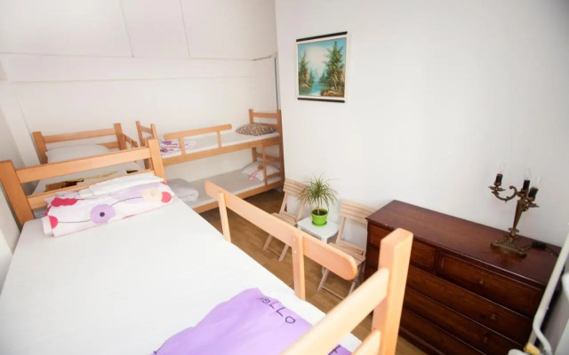 Hostel Jellostone