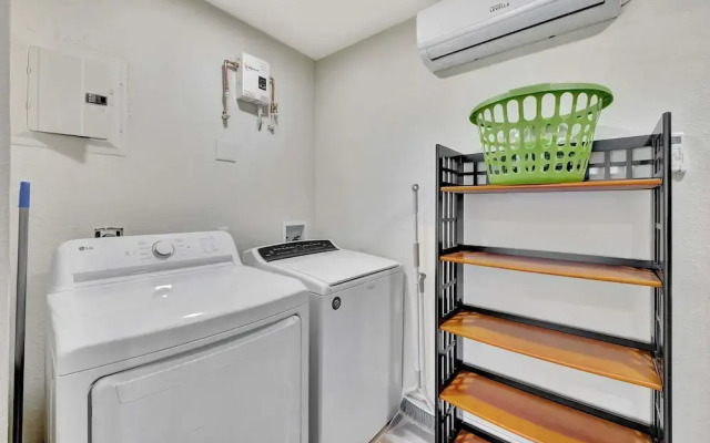 Pompano Beach Bungalow for 5!