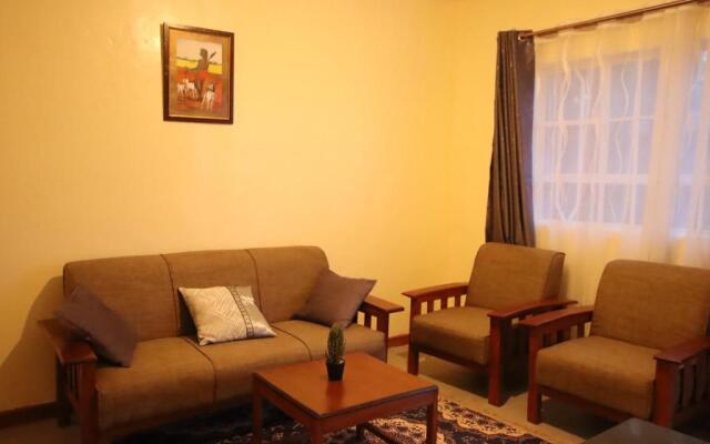 Stay.Plus Ebony Mara House