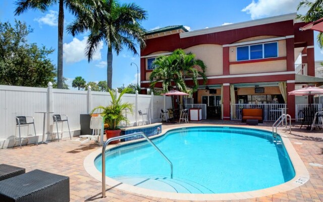 Plantation Inn Hotel & Lounge