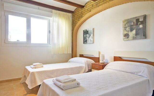 Villa - 7 Bedrooms with Pool and WiFi - 105006