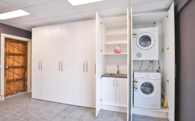 Indulge Apartments - Eighth Street