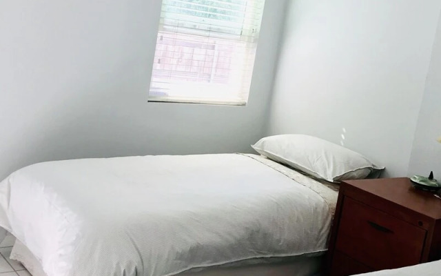 Entire 3 Bedrooms Guest House Close Beach Downtown