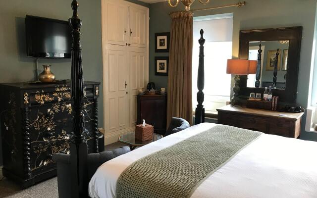 Bridge House Hotel