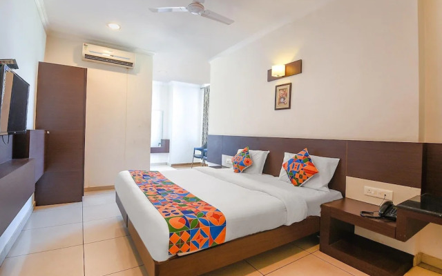 Fabhotel The Grand