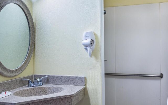 Motel 6 Riviera Beach, FL