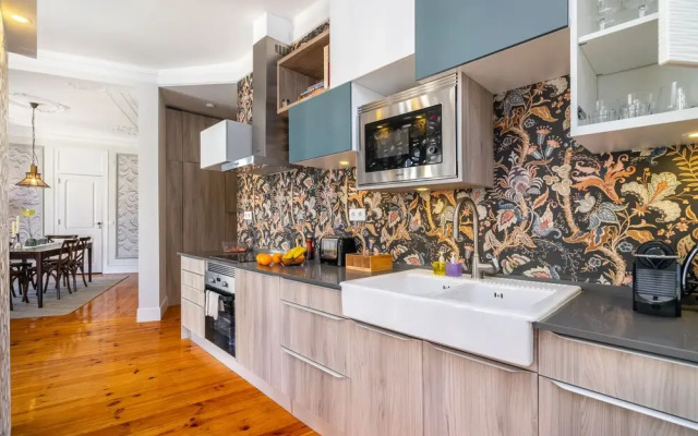 Luxurious Art Deco 3 Br