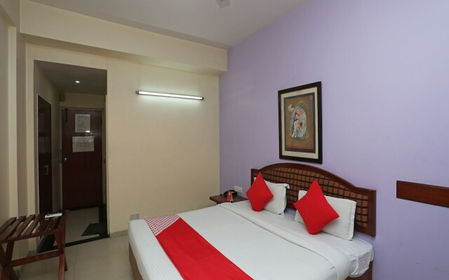 OYO 645 Hotel Tourist Deluxe