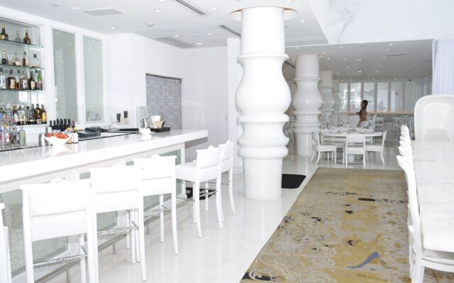 Miami World Rental - Mondrian 821