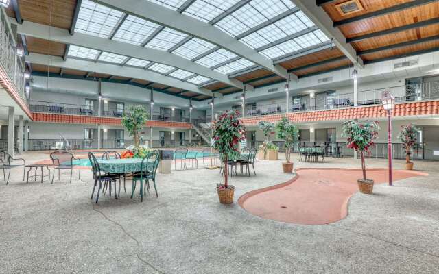 Quality Inn & Suites Downtown