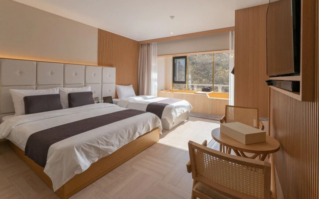 Den Basta Forest Hotel