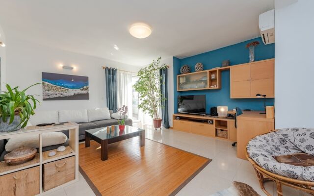 Romantic Oasis modern Apartment