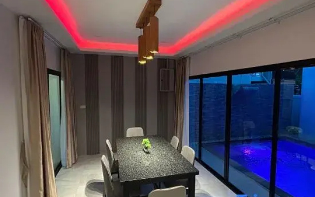 Luxury 4BR Private Pool Villa + Sunset Rooftop