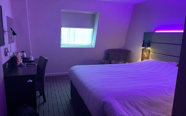 Premier Inn London Hammersmith (Shepherds Bush Road)