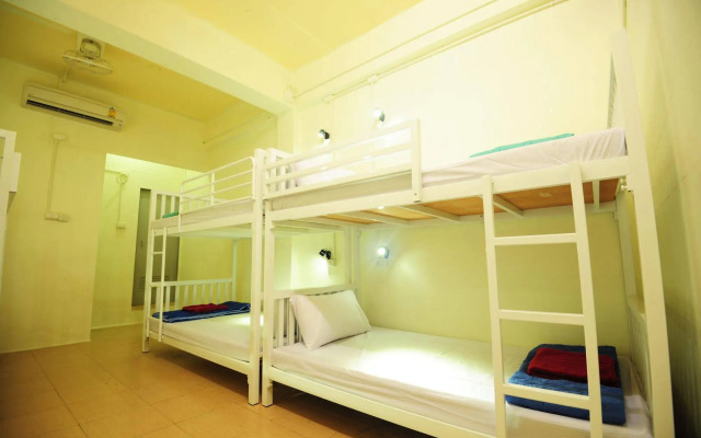 Phi Phi Bucket Hostel