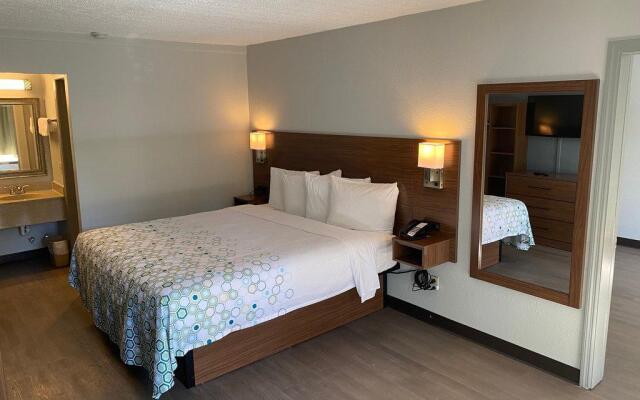 HomeTowne Studios By Red Roof Vero Beach - I-95