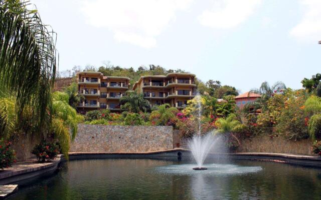 Clarion Suites Roatan at Pineapple Villas