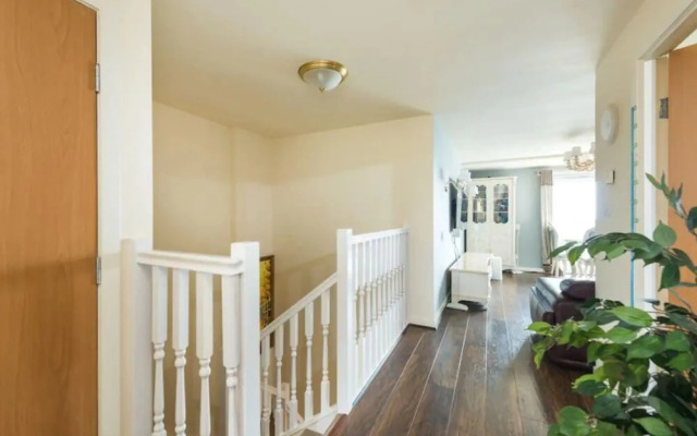 Elegant 4 Bedroom Maisonette Near Wardie Bay