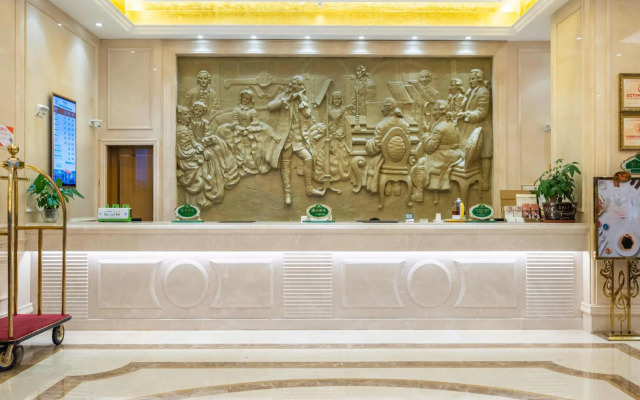Vienna Hotel (Changsha Kaifu District Zhengfu Metro Station)
