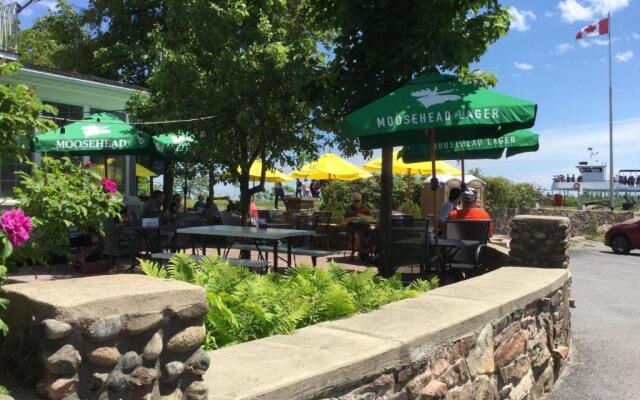 Boathouse Country Inn