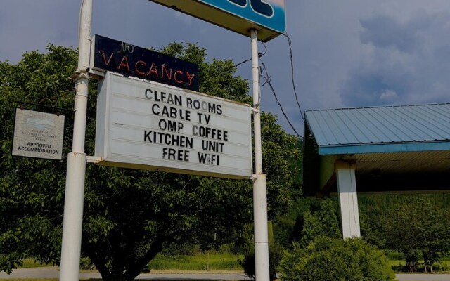 Monashee Motel