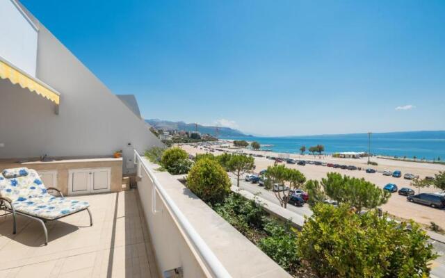 Seaside Apartment Gold 1row