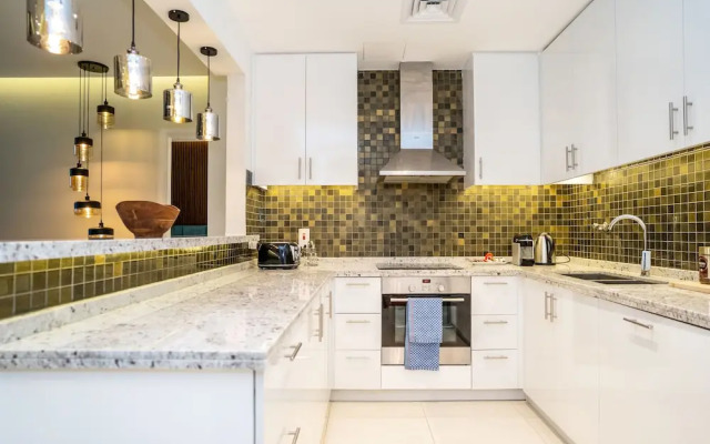 Vacay Lettings - Iris Blue