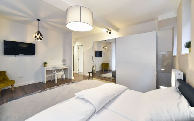 Premium Central Apartment & Room