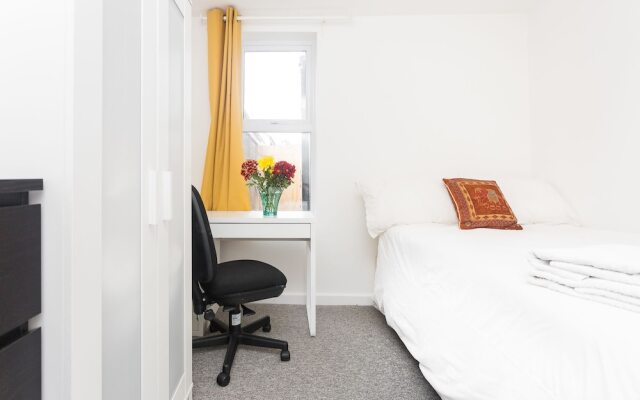 4 BR Townhouse, 10 Minutes From City Centre
