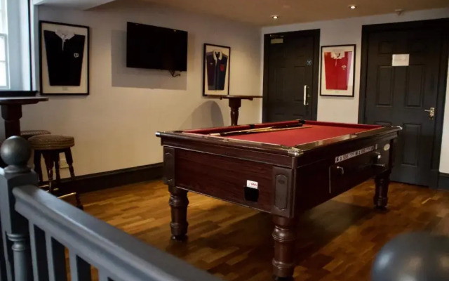 OYO Clovenfords Hotel