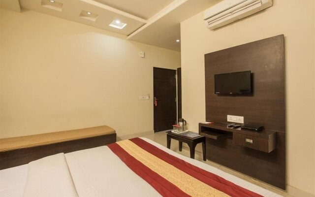 OYO Rooms Jan Path Nirman Nagar