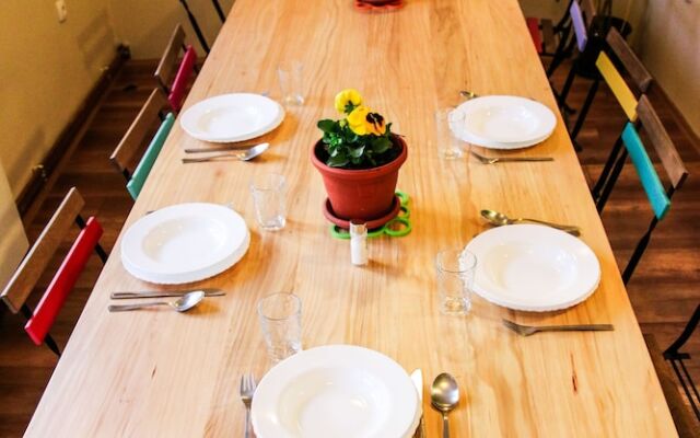 Varad Inn Hostel and Cafe