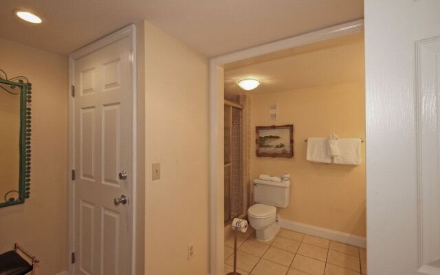 Shoreline 1095 Condo by RedAwning