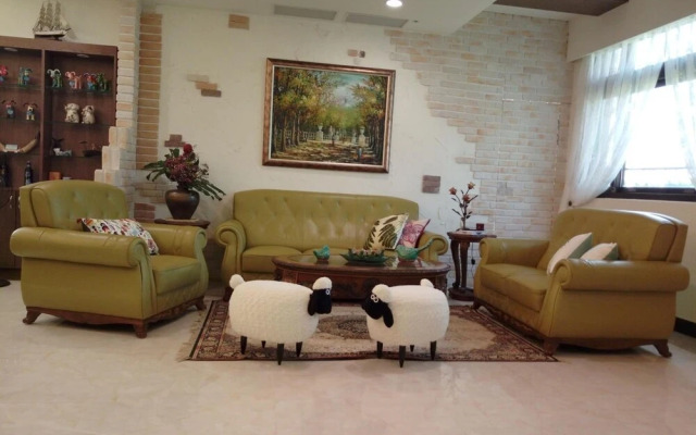 Yuxian Family Business BnB